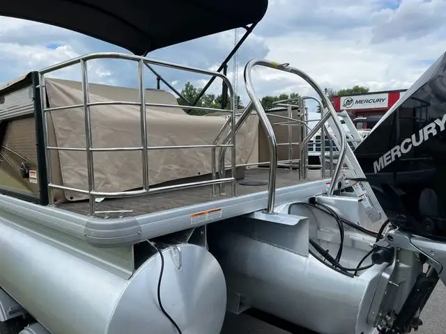 2022 Sweetwater SW 2286 Single Flip Lounge in Sport Touring in Sault Ste. Marie - Image 8