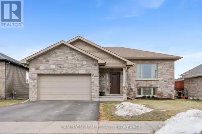 STUNNING CUSTOM HOME W/ATTACHED 1.5 CAR GARAGE! Have you been waiting on the perfect family home to...