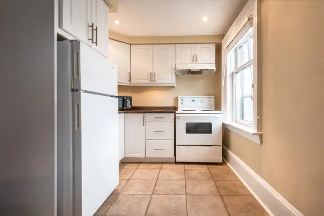 ALL UTILITIES INCLUDED ONE BEDROOM STEPS FROM SPRING GARDEN ROAD in Long Term Rentals in City of Halifax - Image 5