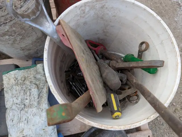 QTY OF TOOLS in Heavy Trucks in Saskatoon - Image 7