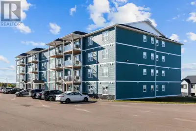 Two bedroom, two bathroom condominium in the community of East Royalty. The building housing this un...