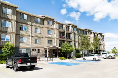 Pet-Friendly Three Bedroom One Bath with In-suite Laundry for Re