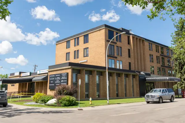 Bright Third Floor Space for Lease / Rent in Meadowlark Place