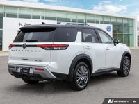 * Intelligent 4WD with a 7-position Drive and Terrain Mode Selector for modes like Standard, Sport,... (image 4)