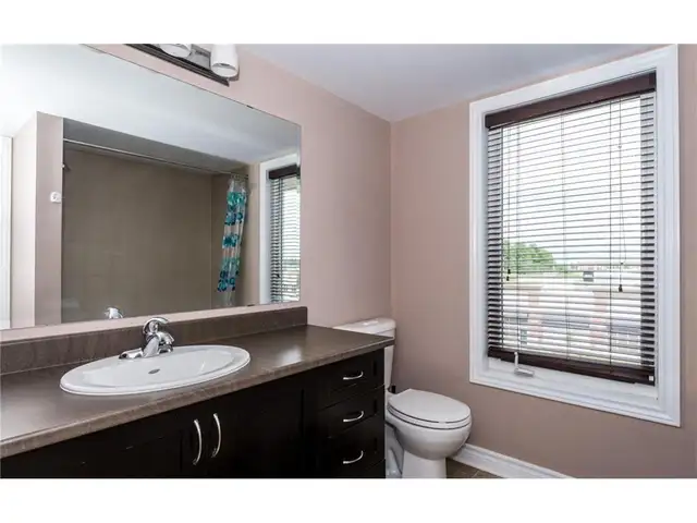 2 BEDROOM PLUS DEN FOR RENT in Long Term Rentals in Ottawa - Image 3