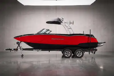MBC3ZHN2A616 Le bateau a eu un polissage complet � l'été 2026. Tour de wakeboard, Supports � wakeboa...