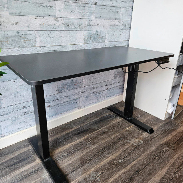 FREE DELIVERY Sit stand desk 47 x 24inches in Desks in City of Toronto
