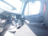 Ryder Stock ID: 879947 Transmission Type/Speed: AUTO 10 Engine: DIESEL DD13'17 370/1650 Horse Power:... (image 8)