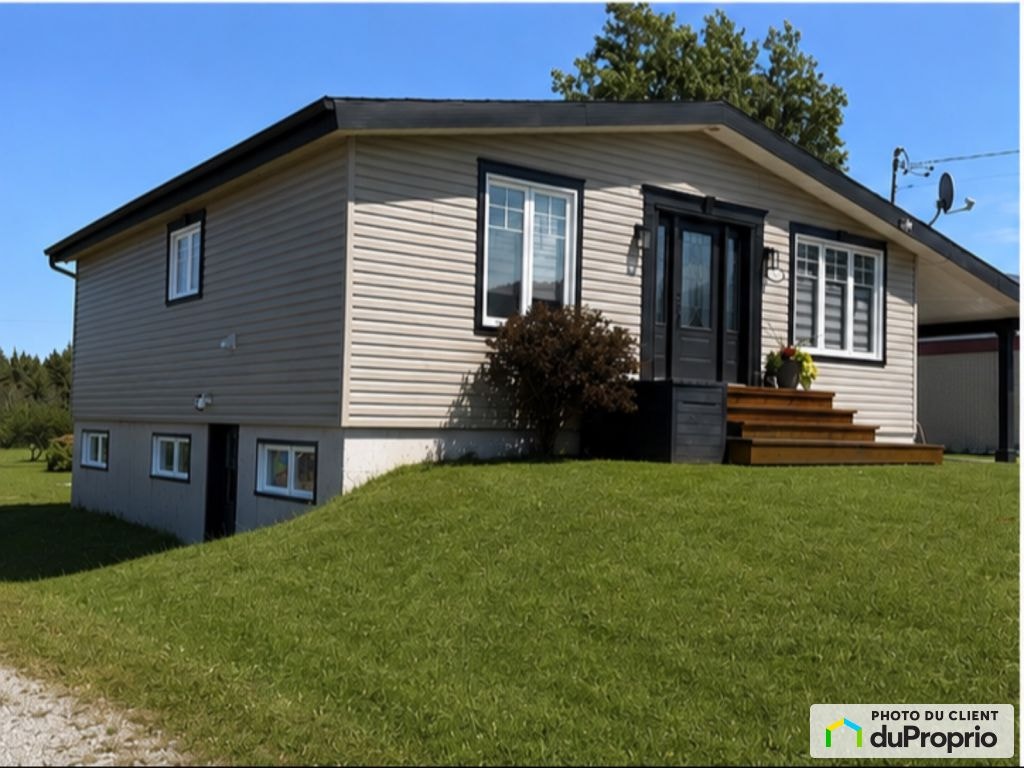 $375,000 - Bungalow for sale in Gaspe — photo 1