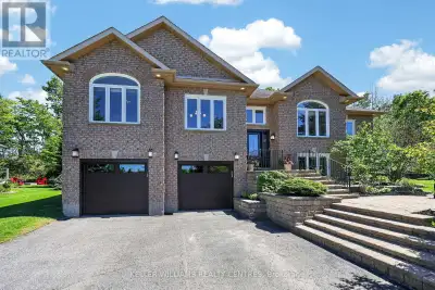 Tucked into one of Springwater's most sought-after estate neighbourhoods, this Carson Ridge raised b...
