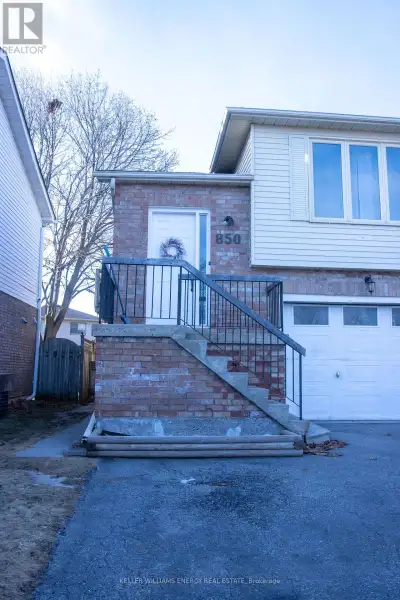 REAR - 850 BENNETT COURT Oshawa (Pinecrest), Ontario