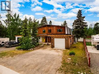 The perfect duplex doesn't exi... WAIT! You have to see this! Welcome to 1709 Hickory in beautiful P...