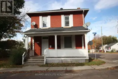 TRIPLEX in a great Renfrew location. This solid brick triplex boasts 3 great units with 3 good tenan...