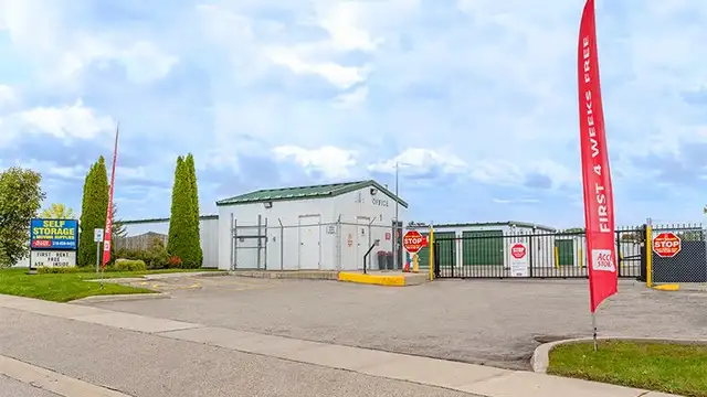Self Storage & Moving and Packing Supplies62863253132161127