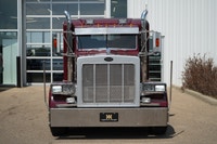 --DRIVE THE DREAM THIS SUMMER AT ADRENALIN MOTORS! NOW LOCATED IN GASOLINE ALLEY, RED DEER!-- 2009 L... (image 1)