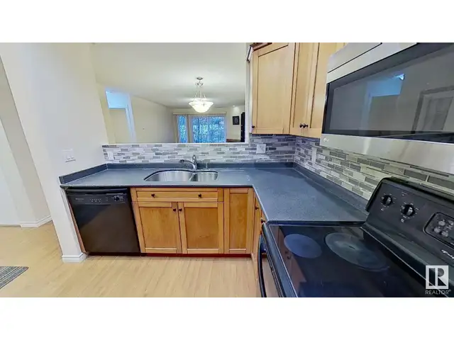 #119 12110 106 AV NW NW Edmonton, Alberta in Condos for Sale in Edmonton - Image 5