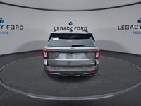 *Leather Seats, Second Row Heated Seats, 21 inch Aluminum Wheels, Premium Package!* Treat your famil... (image 6)