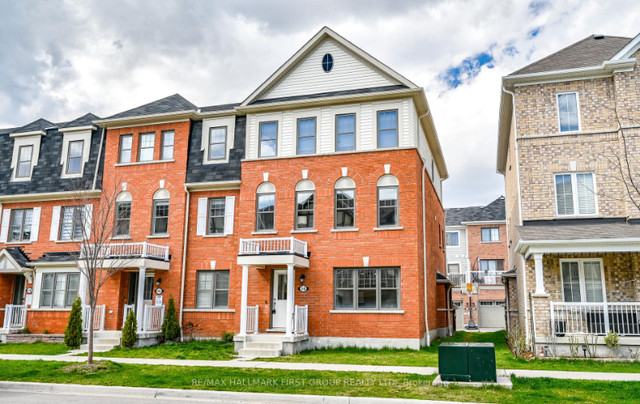 Luxurious Mattamy Townhome: 3Br 3Ba 3-Storey, Whitby Gem! in Houses for Sale in Oshawa / Durham Region