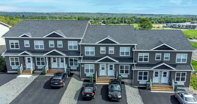 6-780 Hillcrest Dr Avail Oct 1, 3bed/3.5bath Townhouse Northside