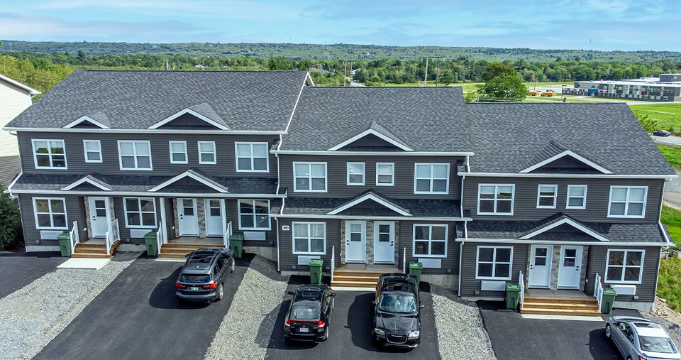 6-780 Hillcrest Dr Avail Oct 1, 3bed/3.5bath Townhouse Northside 1