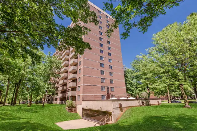 Hi-Rise 4 - 2 Bedroom Apartment for Rent in Long Term Rentals in City of Montréal - Image 15