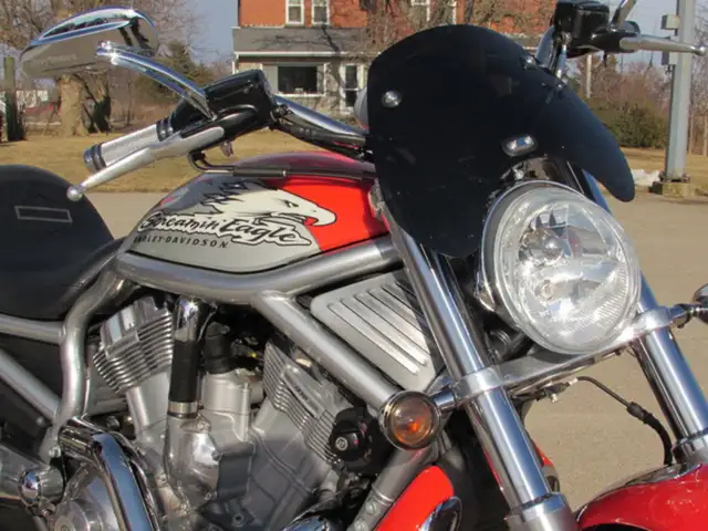 2007 Harley-Davidson VRSCX Screamin' Eagle V-Rod in Street, Cruisers & Choppers in Leamington - Image 9