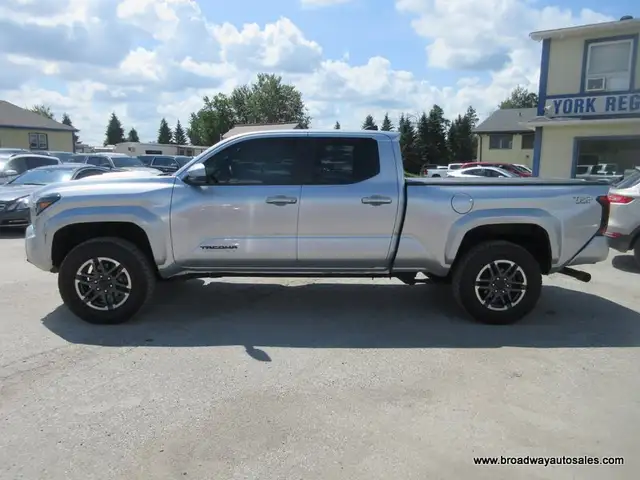 2024 Toyota Tacoma LIKE NEW TRD-VERSION 5 PASSENGER 2.4L - DOHC. in Cars & Trucks in Markham / York Region - Image 5