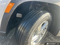 The advertised vehicle price is based on a promotional finance offer. Customers who purchase the veh... (image 9)