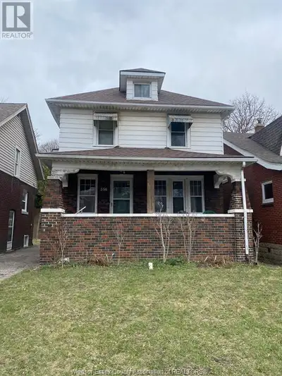 LOCATION! INVESTMENT AND INCOME OPPORTUNITY! Less than 5 min walk to U of W, close to bank/bus stops...