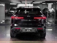 The 2024 INFINITI QX60 LUXE is the volume-leader of the Canadian lineup, striking a balance between... (image 4)