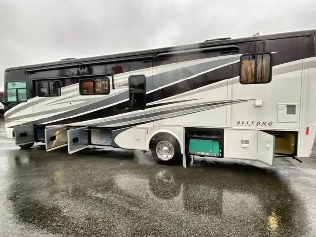 2017 Tiffin Motorhomes Allegro 36 LA in RVs & Motorhomes in Abbotsford - Image 11