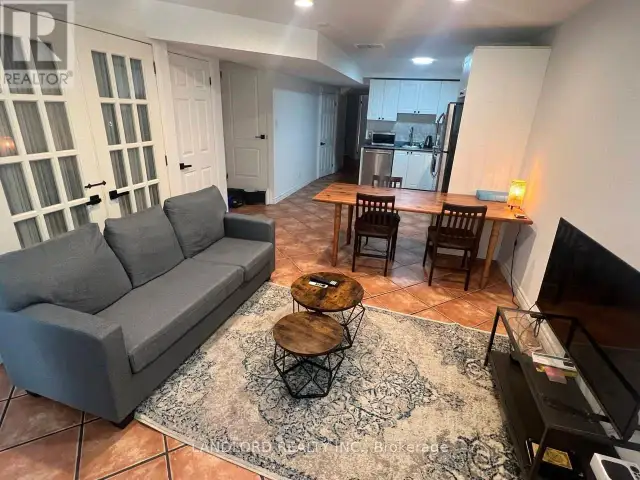 LOWER - 41 ALDWYCH AVENUE Toronto (Danforth Village-East York),  in Long Term Rentals in City of Toronto - Image 5
