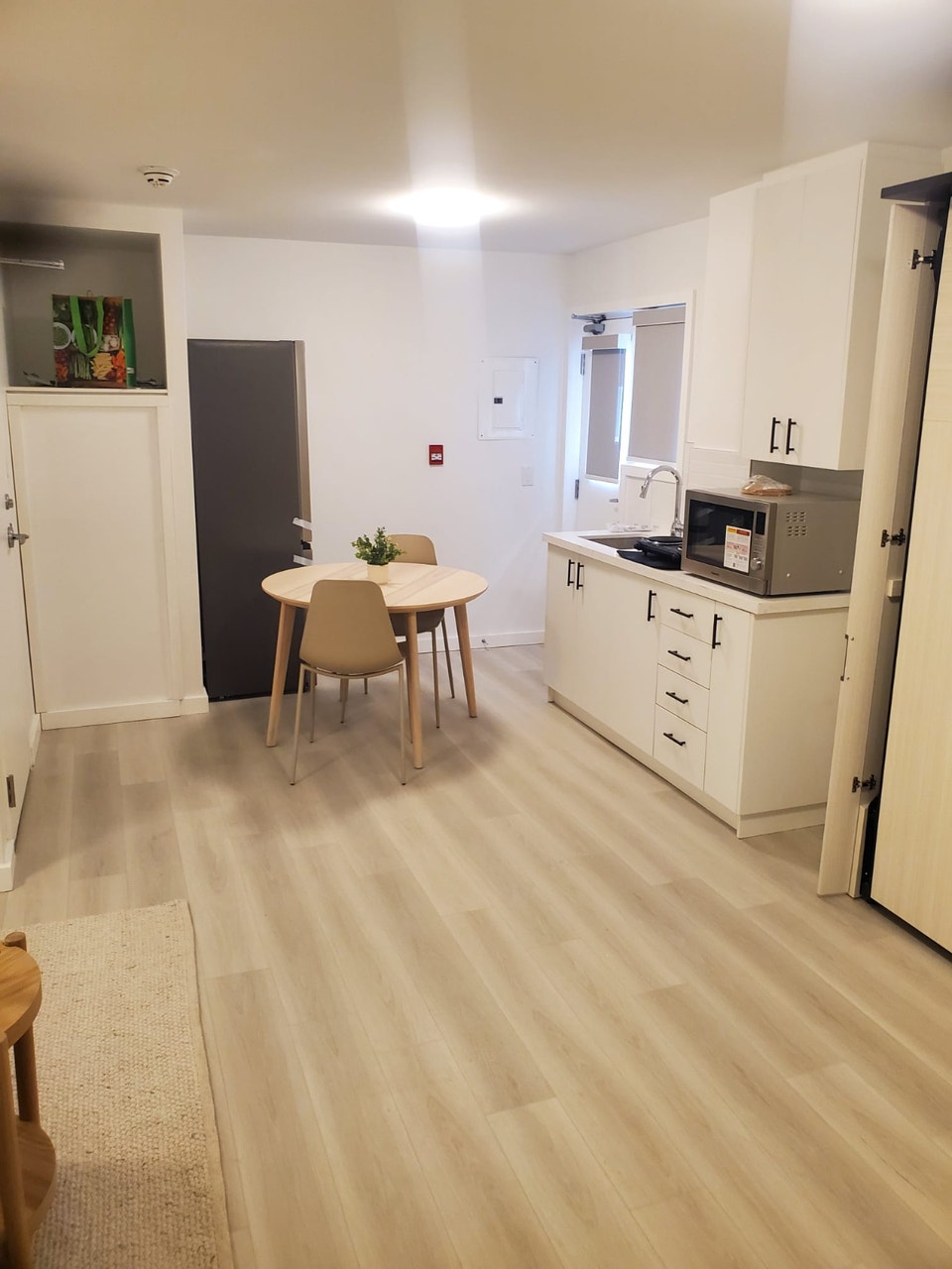 Bachelor Unit-1600PM- No credit checks, Posh Location Toronto 5