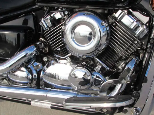 2009 Yamaha V-Star 650 Classic in Sport Bikes in Leamington - Image 10