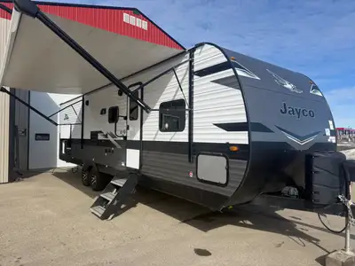 2023 Jayco Jay Flight 294QBS – Consignment | Family-Friendly Travel Trailer This spacious 2023 Jayco...