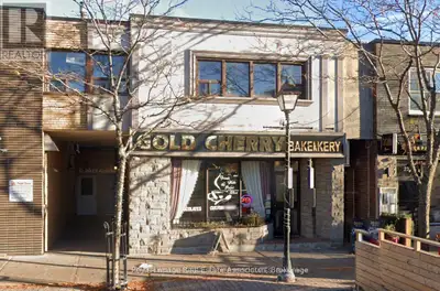 Amazing investment opportunity in the heart of Port Credit! Incredible location just steps to the La...