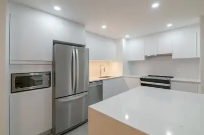 Westmount Estates, facing West, 2nd floor - ID 2150
