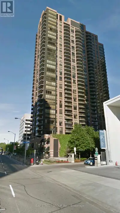 ** Carpet Free**, Luxurious Condo At Yonge/Sheppard. Walking Distance To Subway Station And Bus Term...