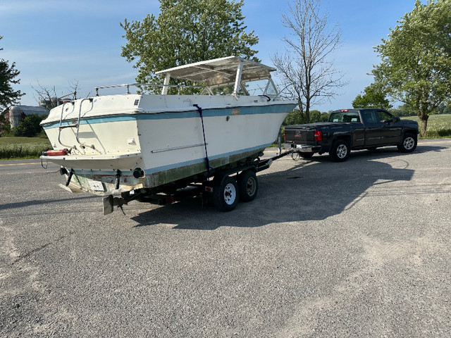 1966 22' Uniflite in Powerboats & Motorboats in Kingston - Image 3