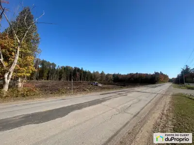 Un terrain commercial/industriel de 110 000 pi2 à 7,99$ le pied carré. Zonage permissif I-3 permetta...