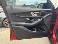 Humberview Volkswagen on the Queensway This 2022 Mercedes-Benz GLC 300 4MATIC stands out in a stunni... (image 9)