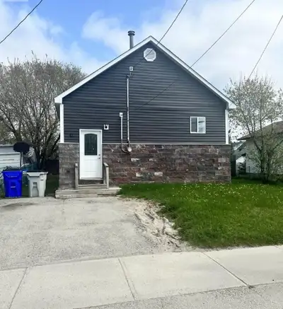 Charming 3 Bedroom Home with Parking & In-Unit Laundry – $2,199/