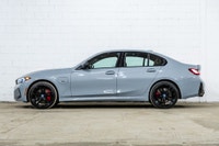 *English below* *Français:* Cette spectaculaire BMW 330e xDrive 2023 affichant 48 882 km, provenant... (image 3)