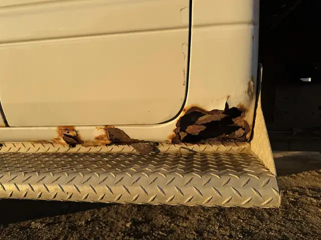 2001 DODGE RAM 3500 in Heavy Trucks in Saskatoon - Image 39