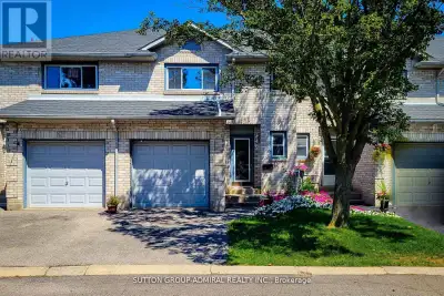 Welcome to this exceptional three bedroom three bath townhouse in the high desirable Stony Creek com...