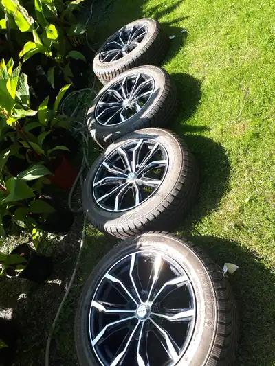 Mag rtx universelle 5x115 avec pneu hiver comme neuf 225 60 18 1000$ et plusieurs set de mag 5x115 1...
