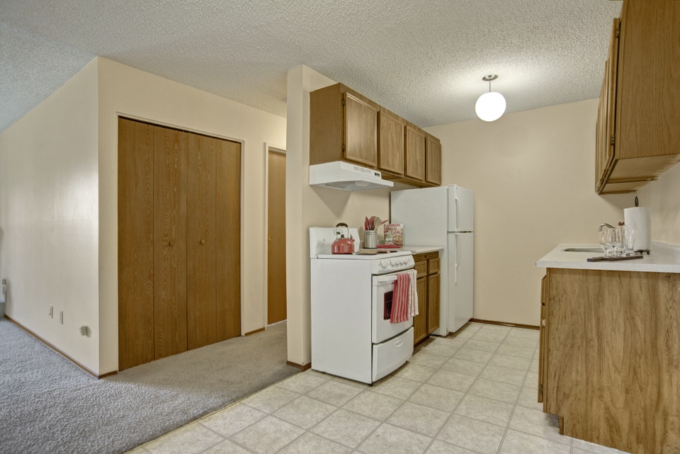 Large 2 bedroom Available Immediately Dunn Drive Long Term Rentals