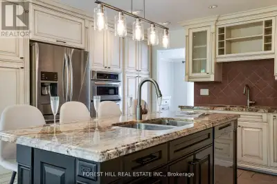 244 WATERLOO AVENUE Toronto (Bathurst Manor), Ontario