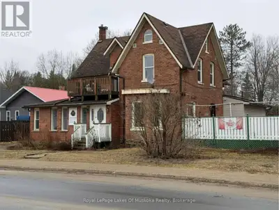 So many opportunities with this renovated century home located on the busy main artery into and out...