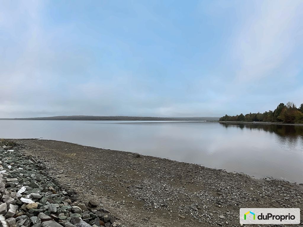 $689,000 - Bungalow for sale in St-Joseph-De-Coleraine — photo 1
